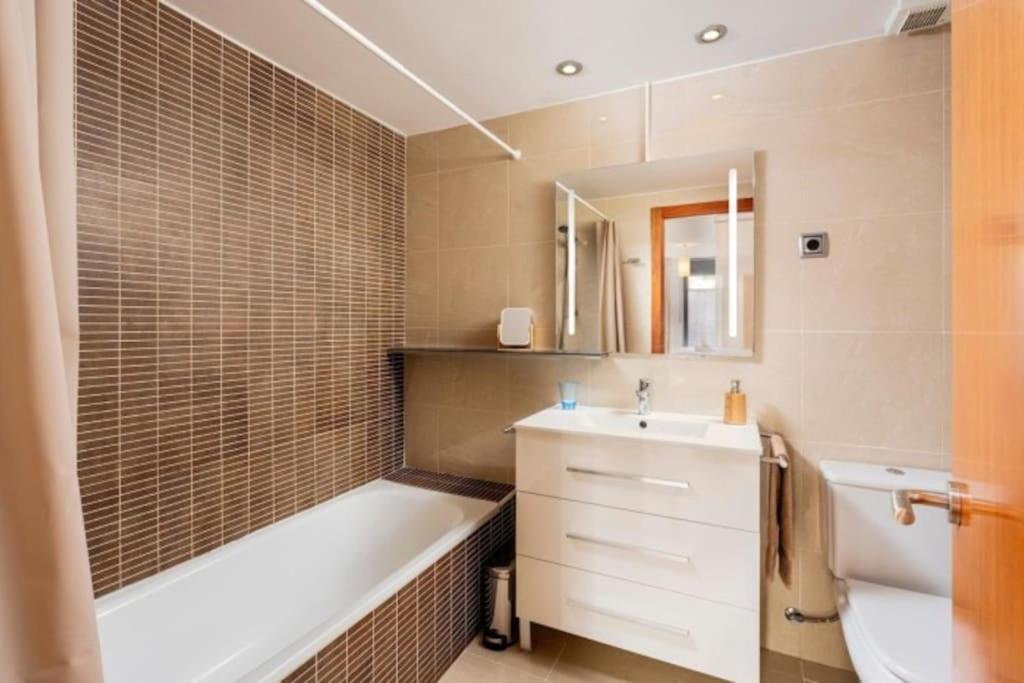 Acogedor Apartamento Cerca Del Casco Antiguo Girona Zewnętrze zdjęcie